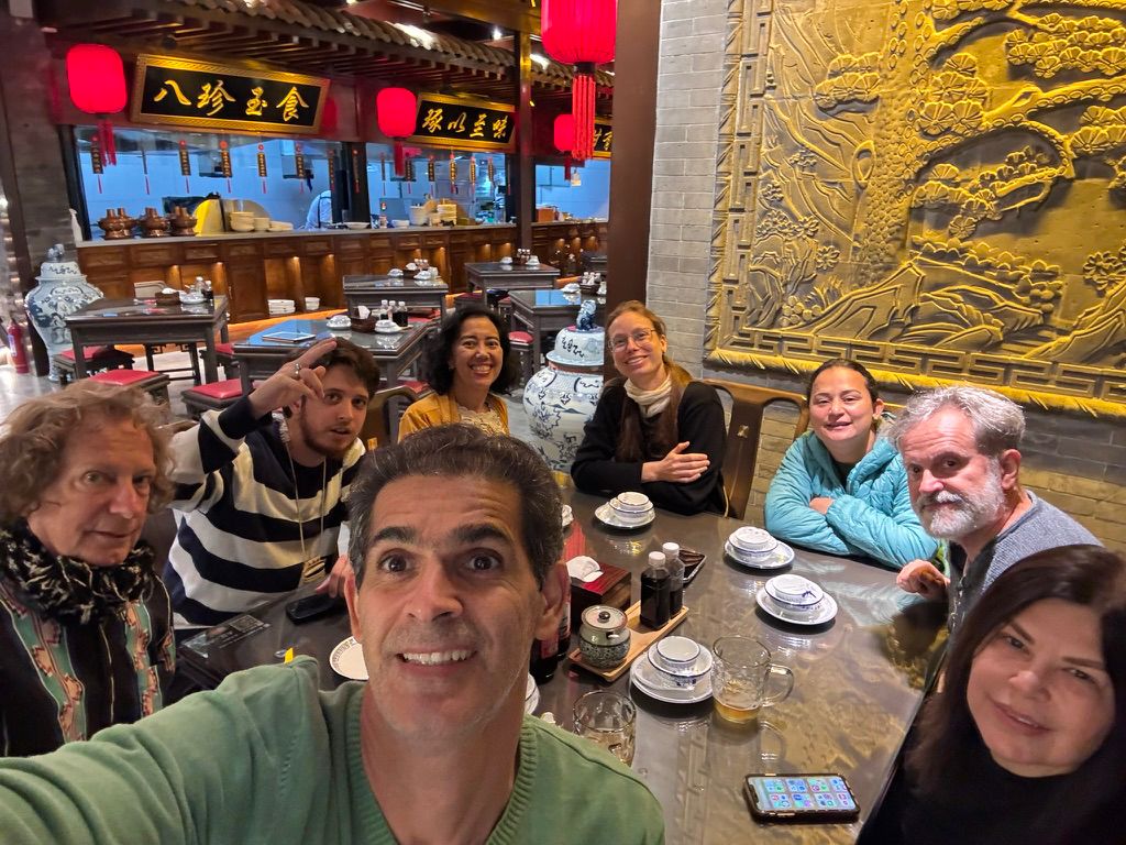 Confraternização de participantes na China